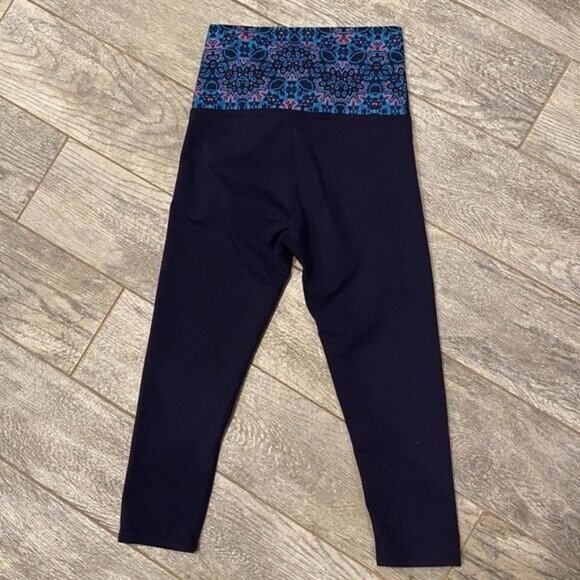 Fabletics XS Crop Leggings Extra Small foldover Waistband Capri Womens Stretch - Picture 2 of 6
